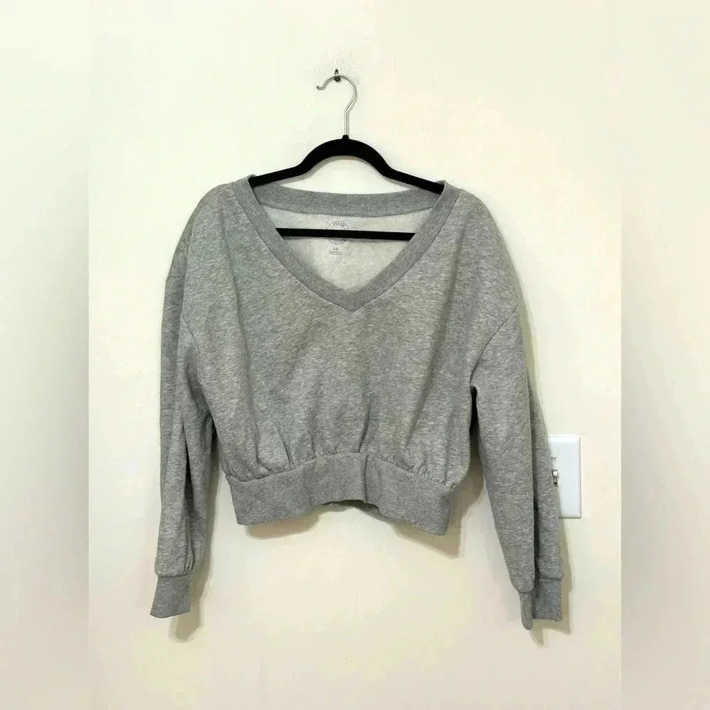 Urban‎ Outfitters Large Cropped Sweatshirt V Neck
